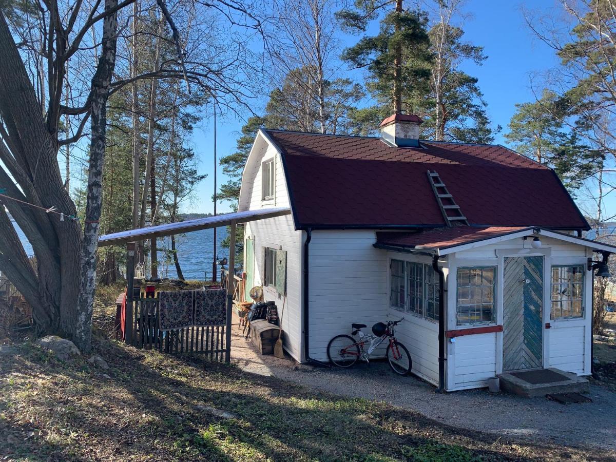 Charmig Stuga Av Rustik Stil I Stockholms Omrade Villa Exterior photo