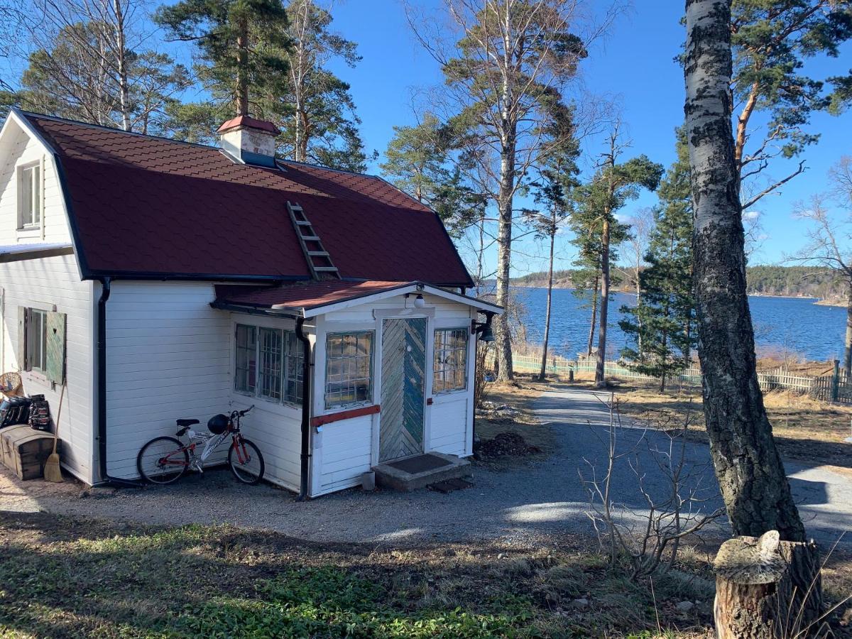 Charmig Stuga Av Rustik Stil I Stockholms Omrade Villa Exterior photo